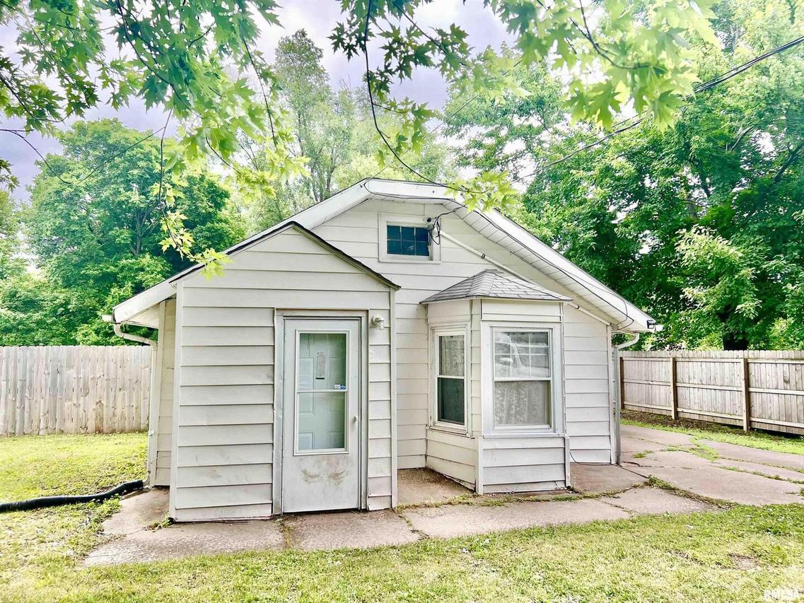 3342 3rd St., Moline, IL 61265