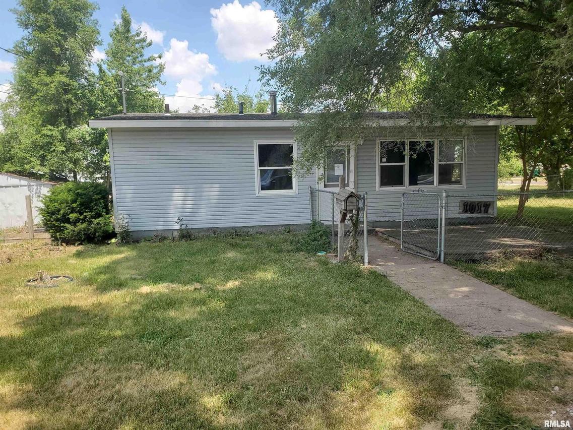 1017 W 2nd St., Galesburg, IL 61401