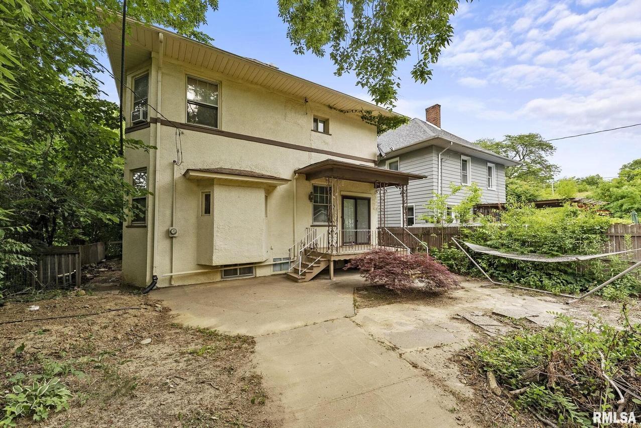 1016 6th Ave., Moline, IL 61265