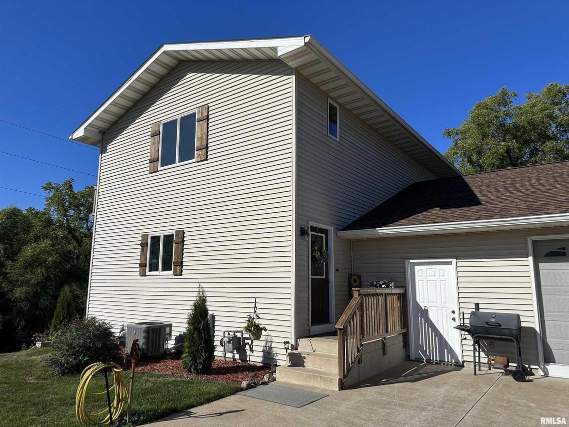 9324 Knoxville Rd., Milan, IL