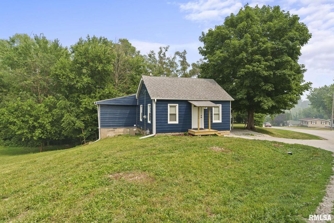 30 Main Ave., Matherville, IL 61263