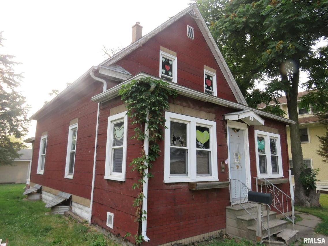 124 10th St., Silvis, IL 61282