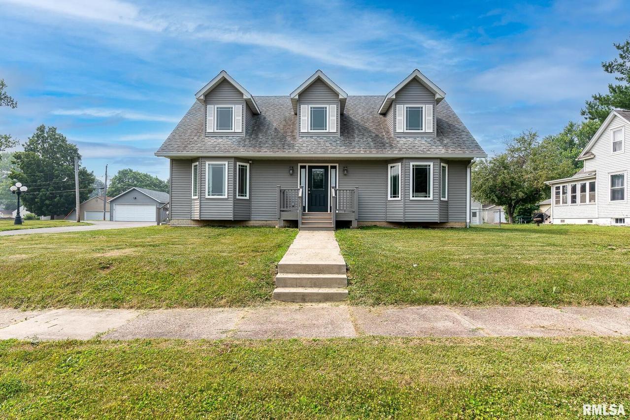 538 25th Ave., Moline, IL 61265