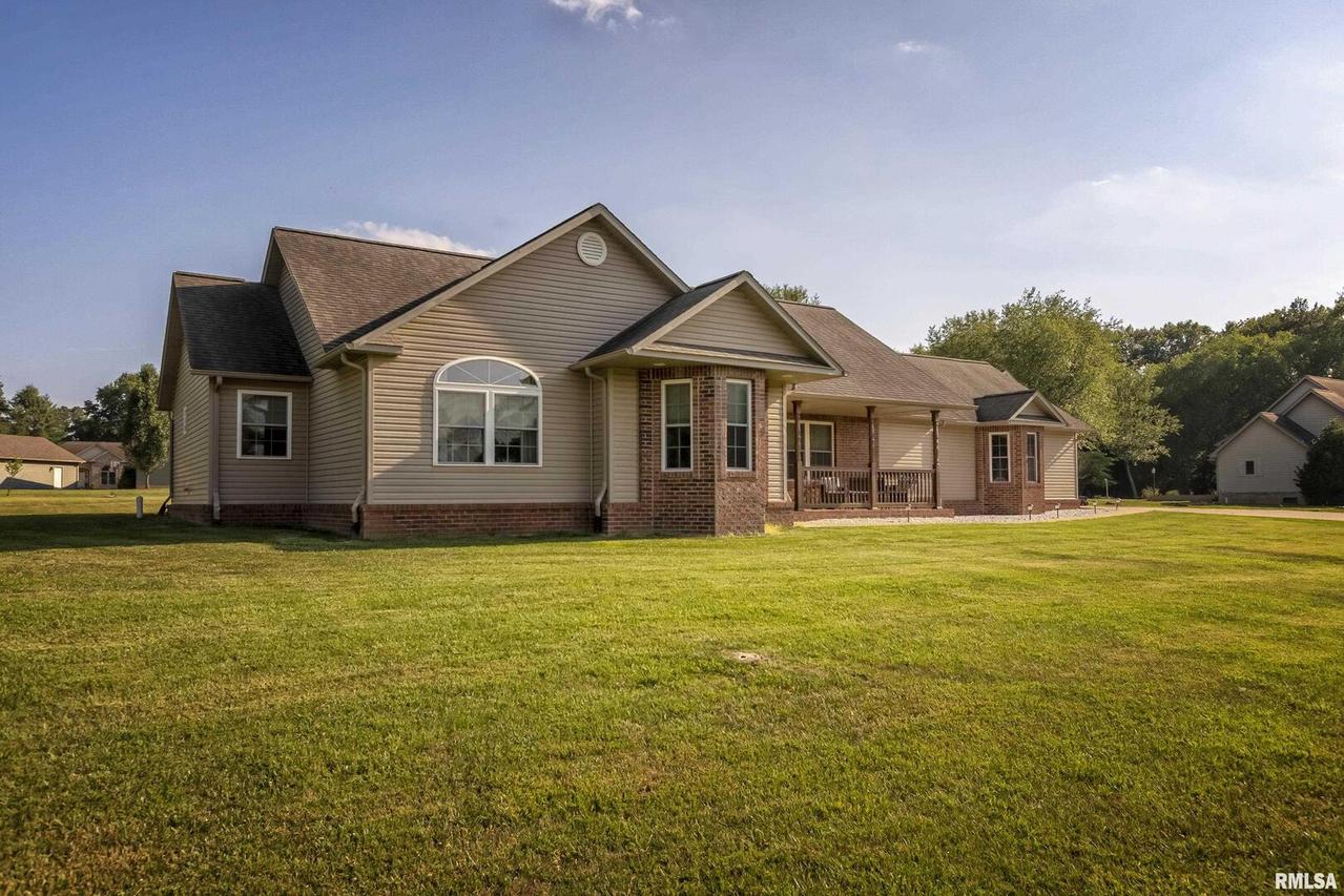 1604 Saddlebrook Ln., Herrin, IL 62948