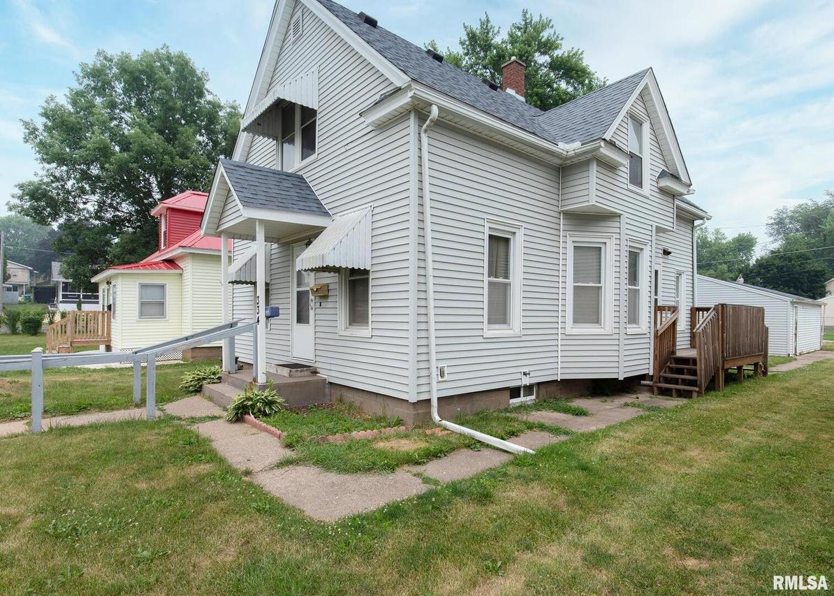 334 21st St., East Moline, IL 61244