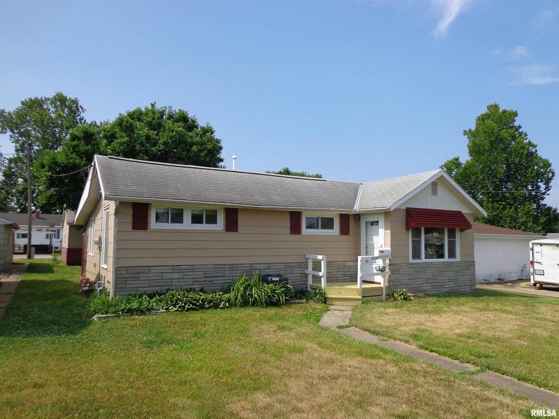 2104 Van Buren St., Quincy, IL 62301