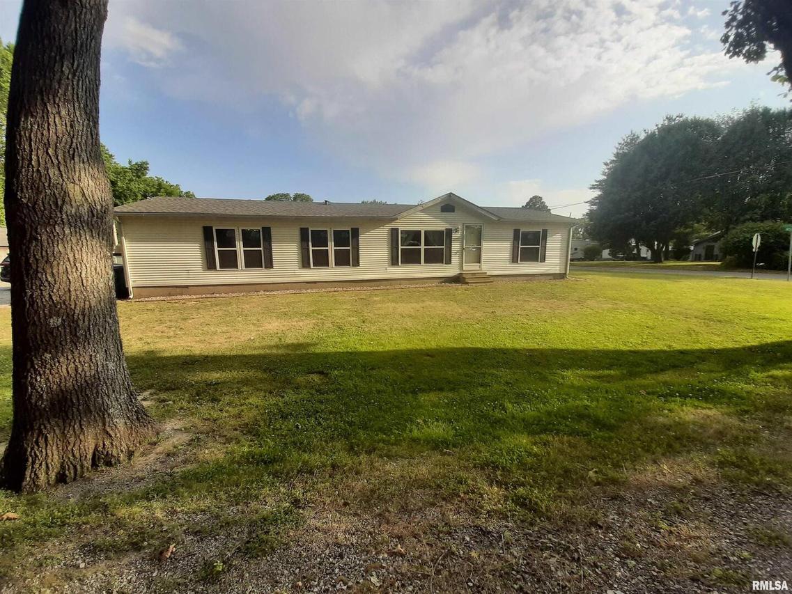 1501 E 13th St., Johnston City, IL 62951