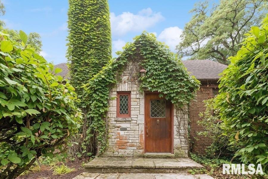 1000 27th Ave., Moline, IL 61265