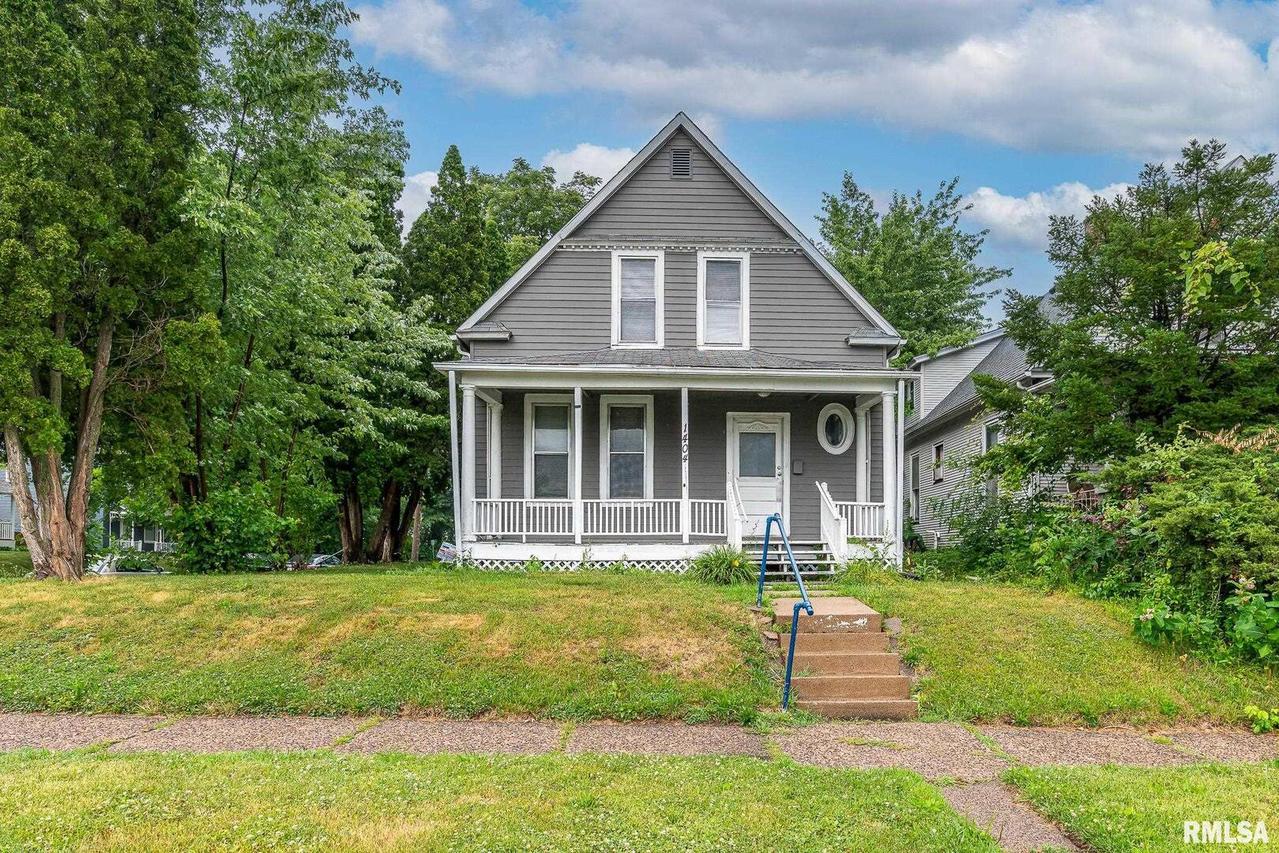 1404 9th St., Moline, IL 61265