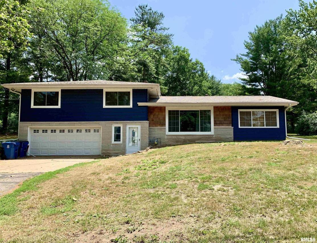 1107 N Bluff St., Albany, IL 61230