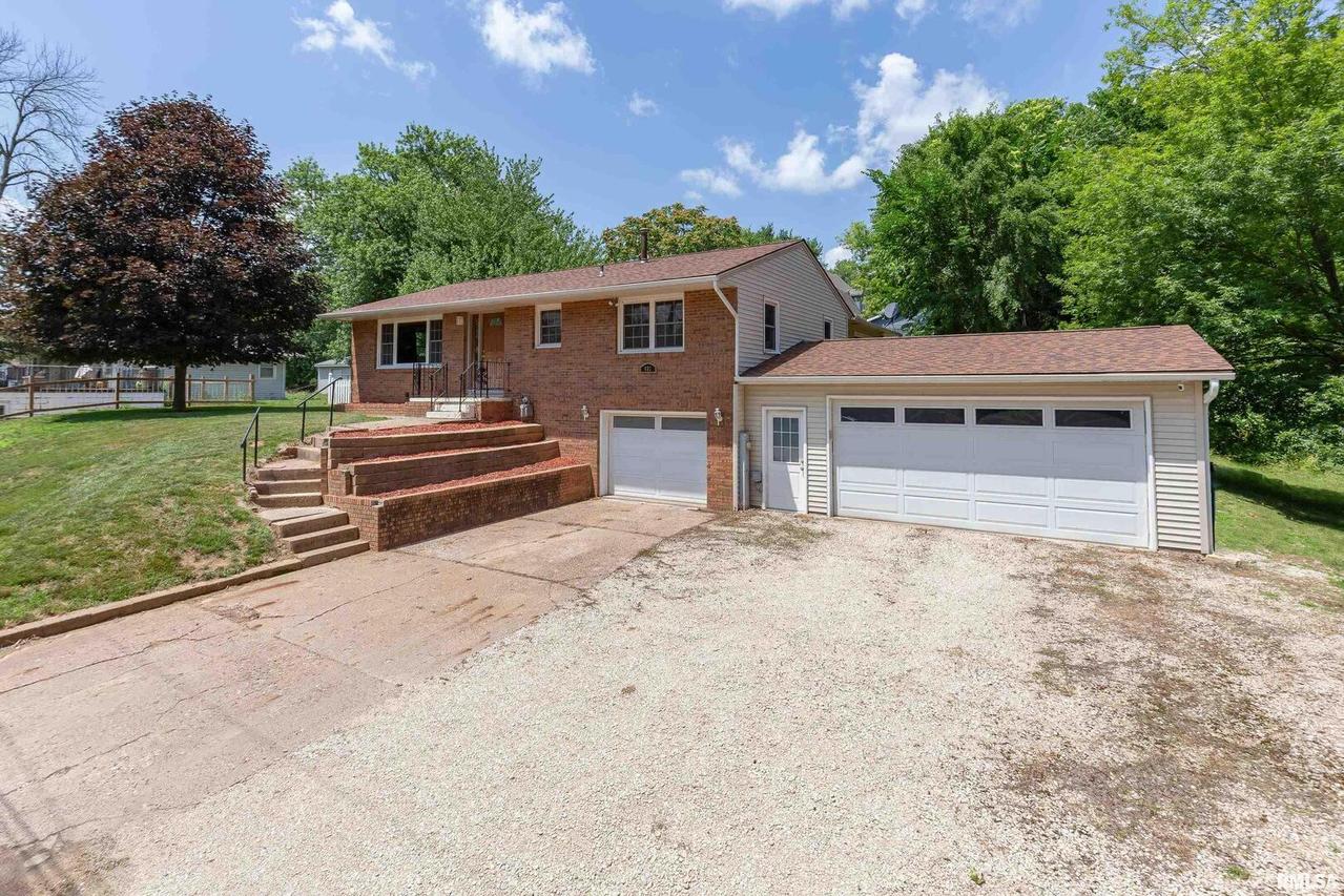 402 Oak Blvd., Port Byron, IL 61275