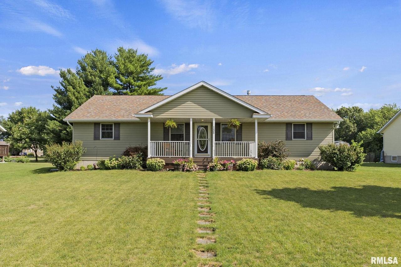 1405 9th Ave., Viola, IL 61486