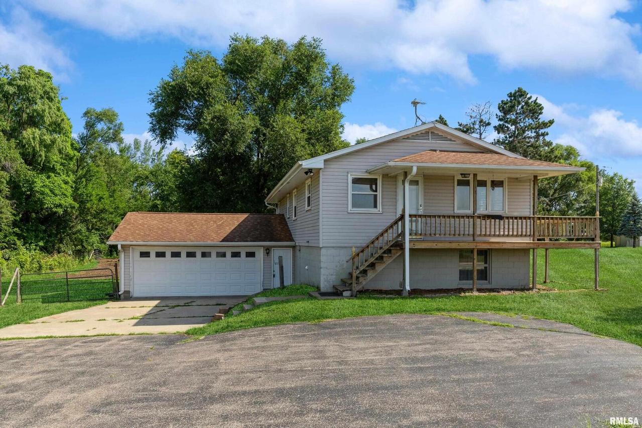 5876 Fulton Rd., Fulton, IL 61252