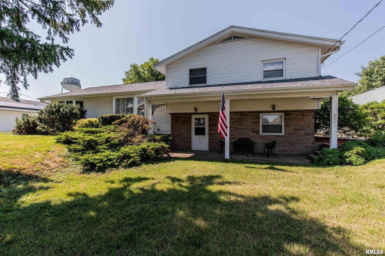 921 SE 2nd St., Galva, IL 61434