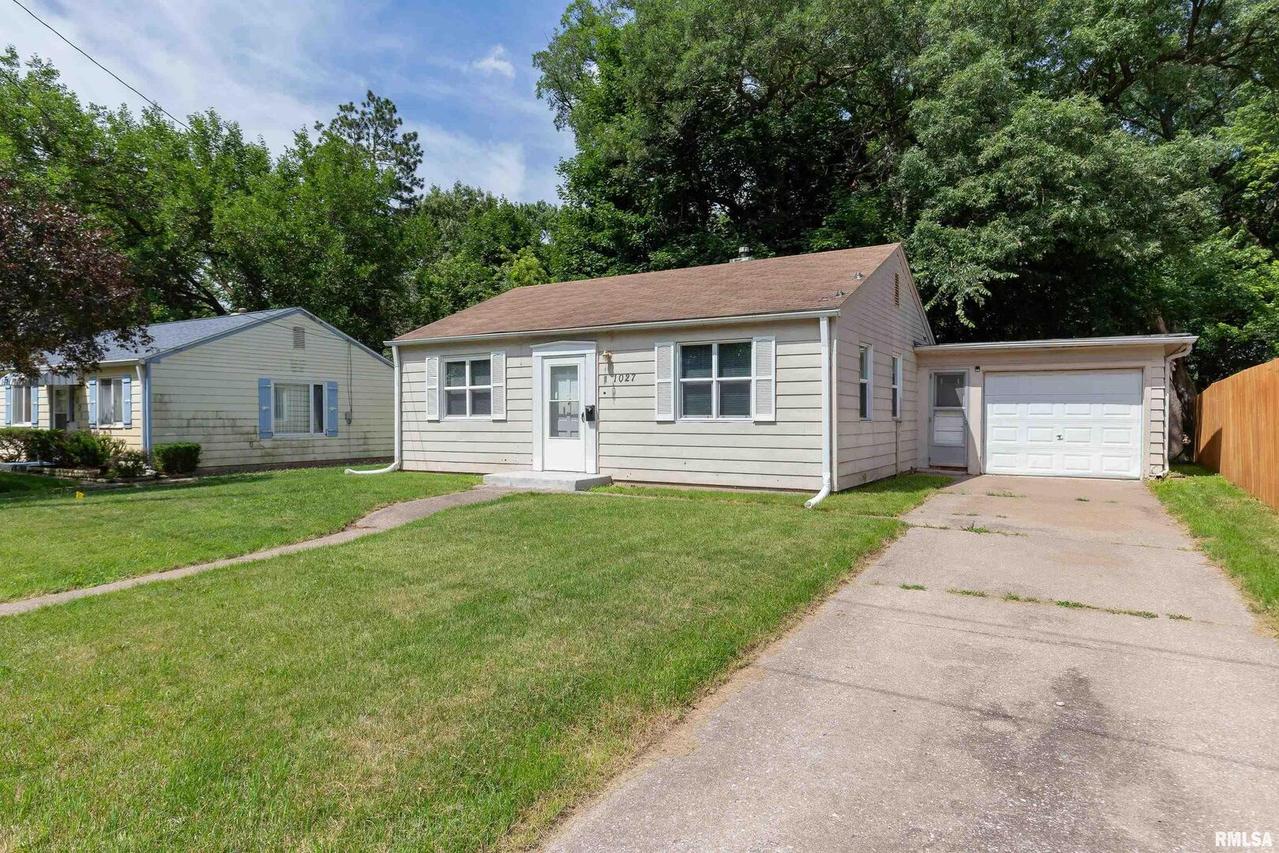 1027 38th St., Moline, IL 61265