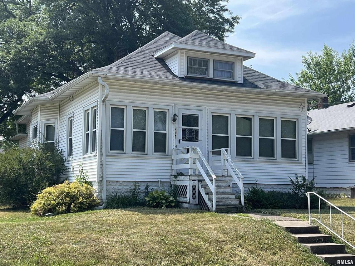 2321 7 1/2 St., East Moline, IL 61265