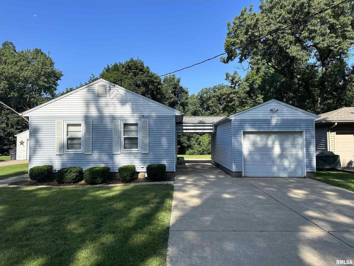 1621 31st St. #A, Moline, IL 61265