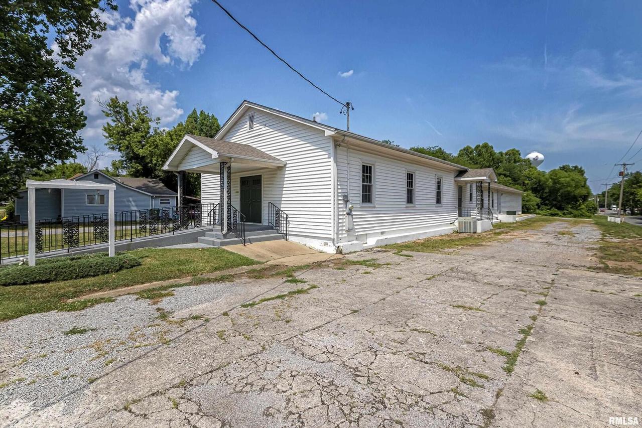 901 Gent Ave., Johnston City, IL 62951