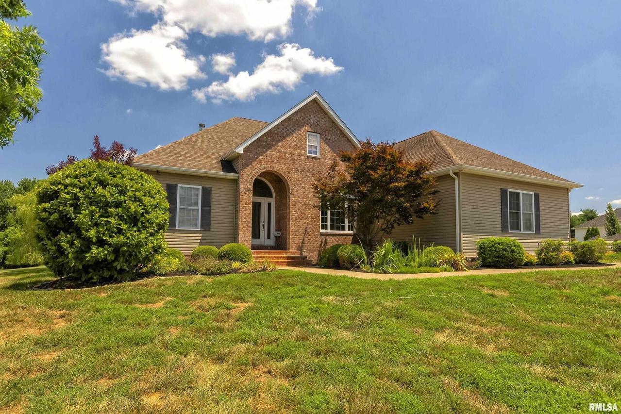 1804 S 27th St., Herrin, IL 62948