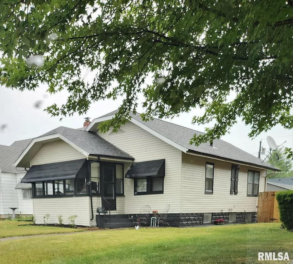 2614 8th St., Moline, IL 61265