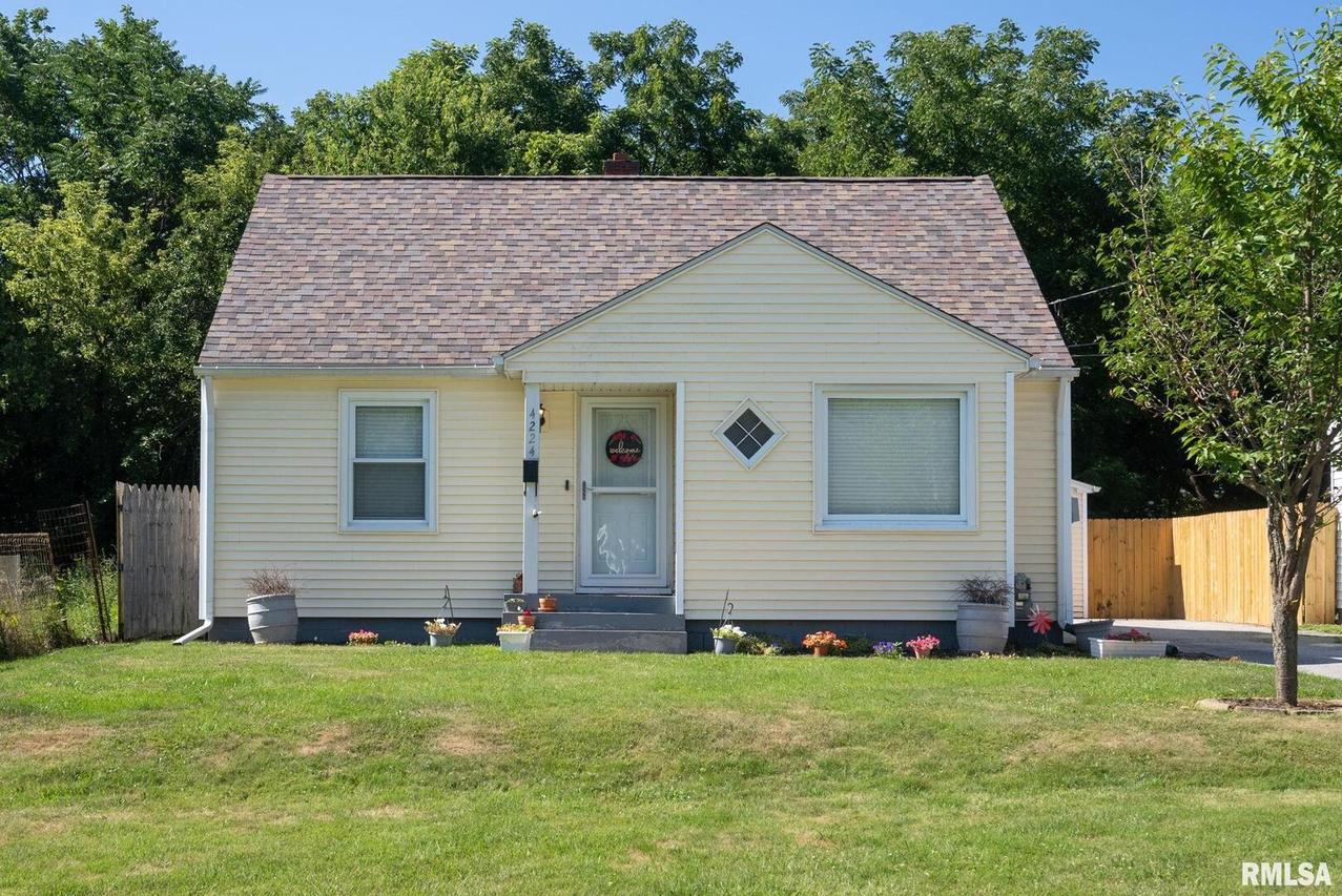4224 8th Ave., Moline, IL 61265