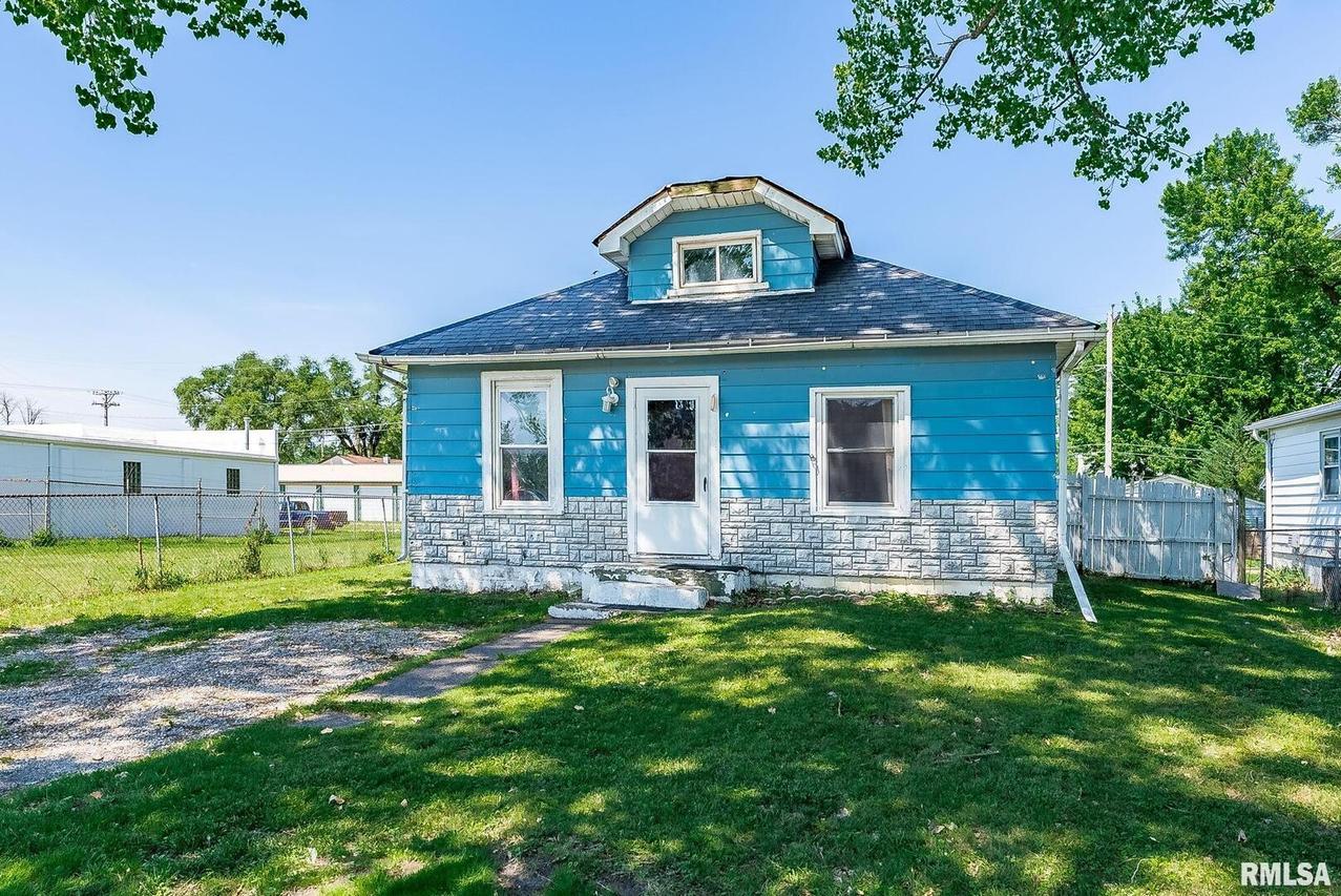 844 W 9th St., Milan, IL 61264