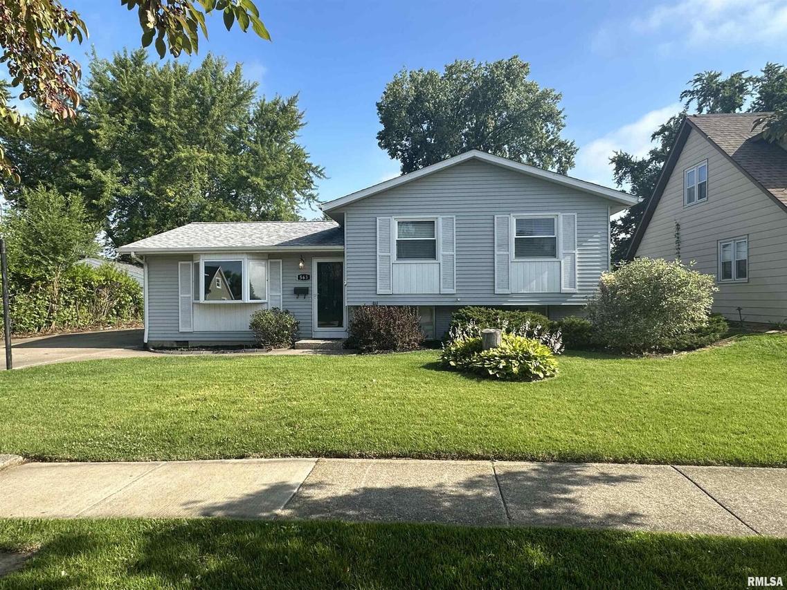 563 30th Ave., East Moline, IL 61244