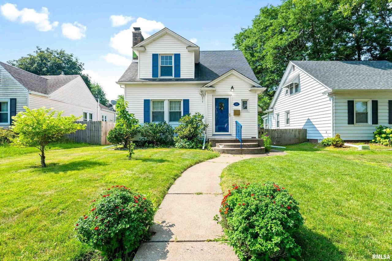 422 27th Ave., Moline, IL 61265