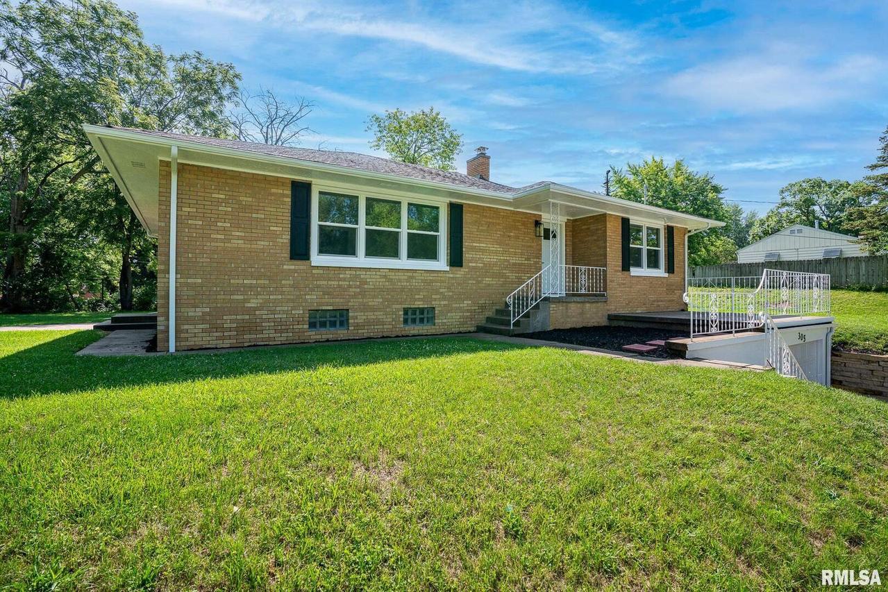 305 14th St., Silvis, IL 61282