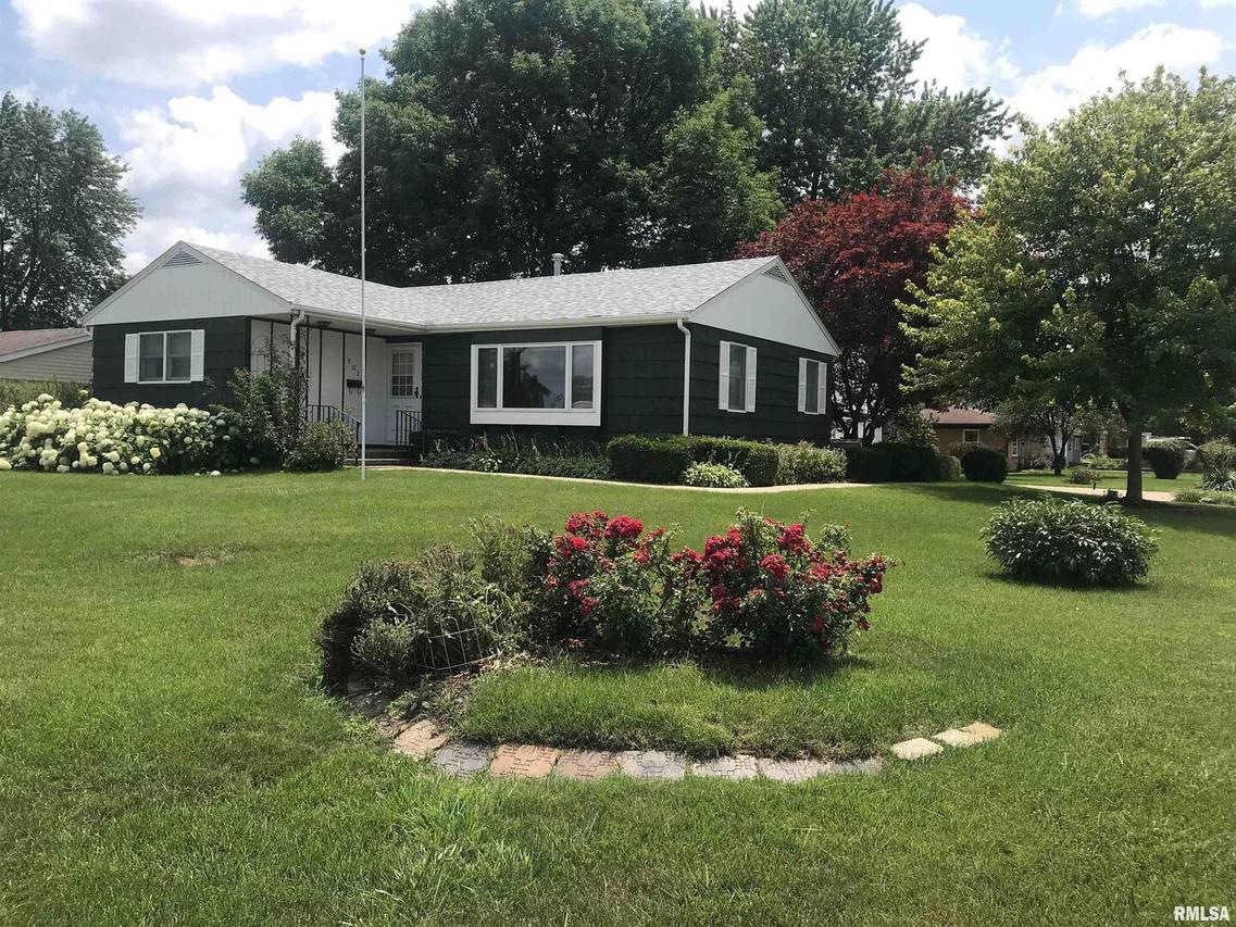 802 Oaklawn Ave., East Moline, IL 61244