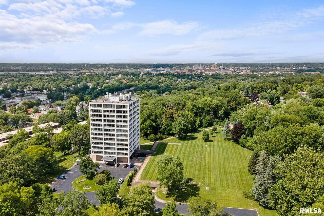 1337 21st Ave. #7A, Rock Island, IL 61201