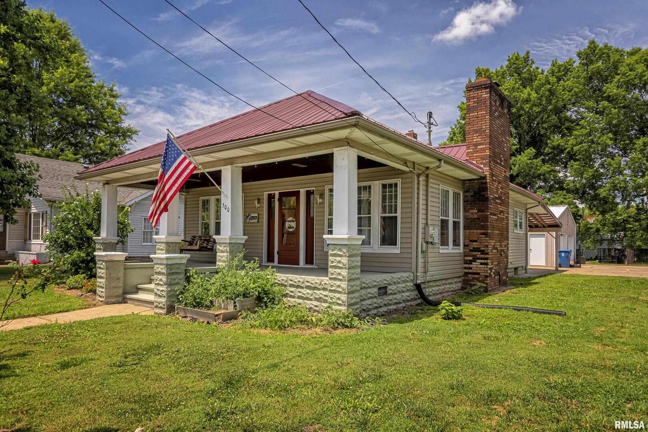 500 W Grand Ave., Carterville, IL 62918