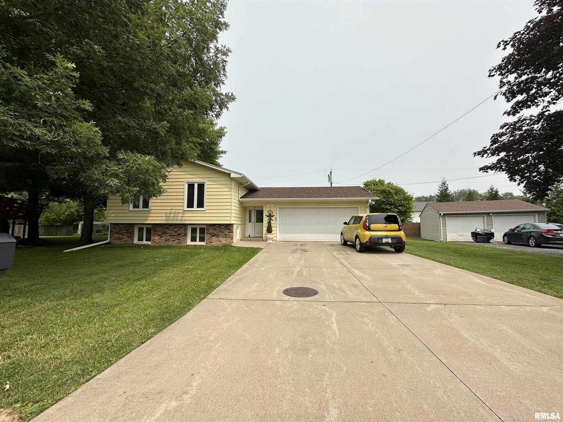 514 W 16th Ave., Coal Valley, IL 61240