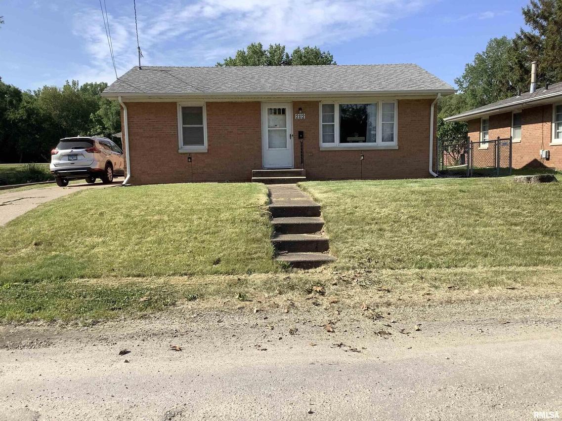 2112 4th Ave., East Moline, IL 61265