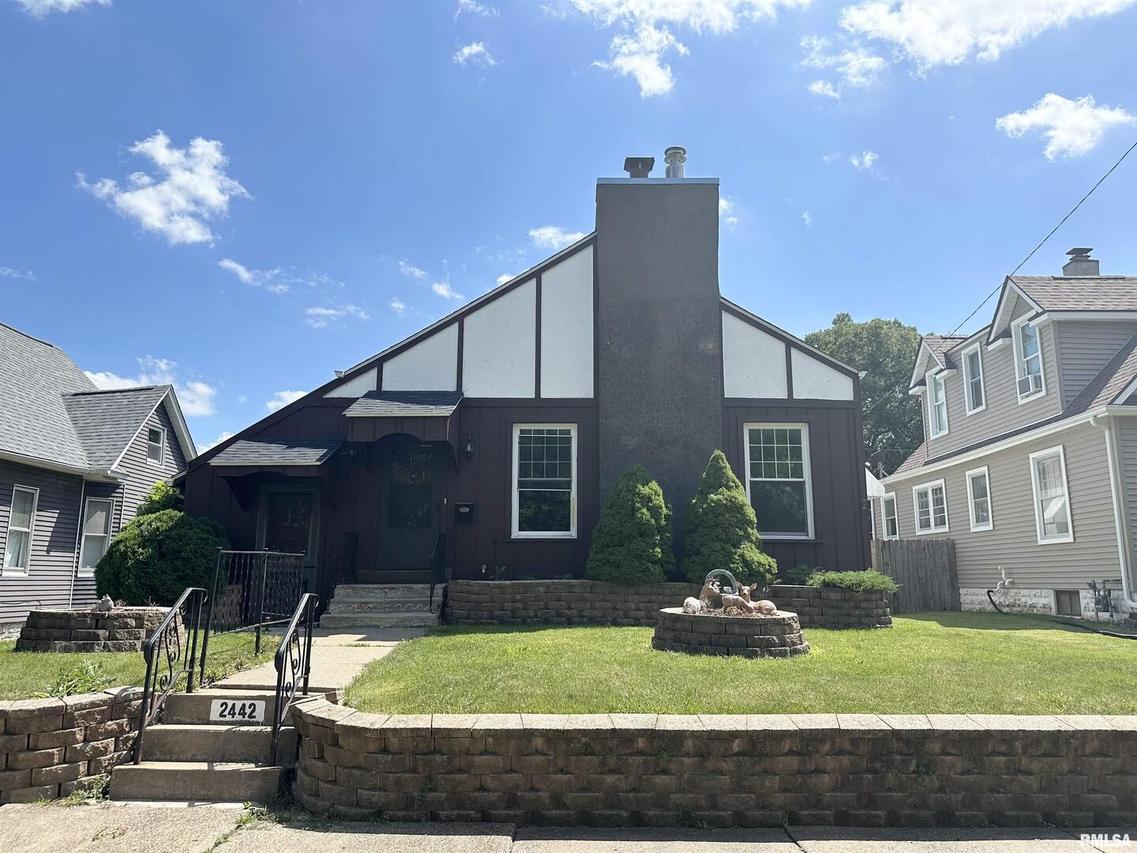 2442 21st Ave., Rock Island, IL 61201