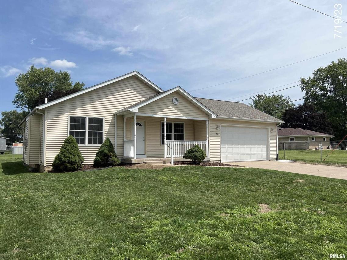 703 10th Ave., Colona, IL 61244