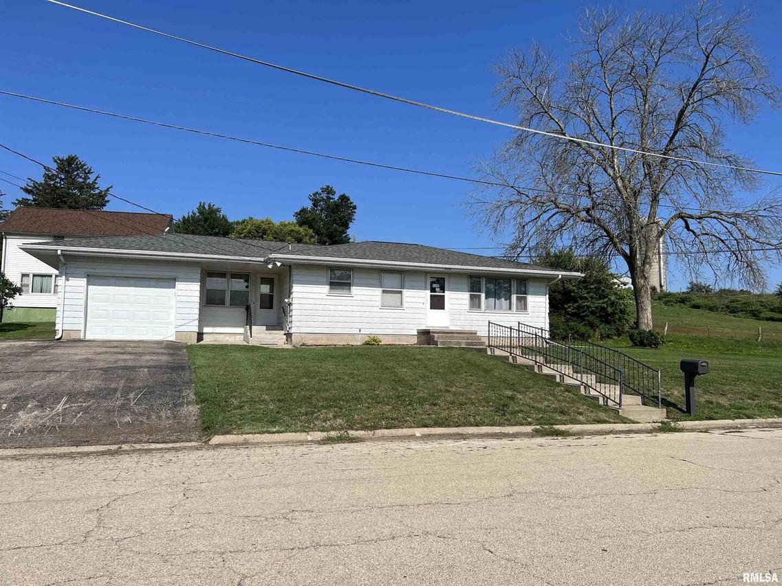 806 17th St., Fulton, IL 61252