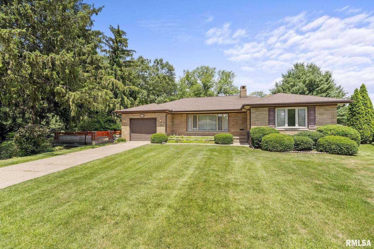 1105 35th Avenue Ct., East Moline, IL 61244