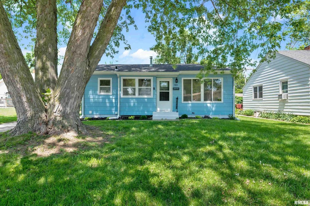 919 35th Ave., Rock Island, IL 61201