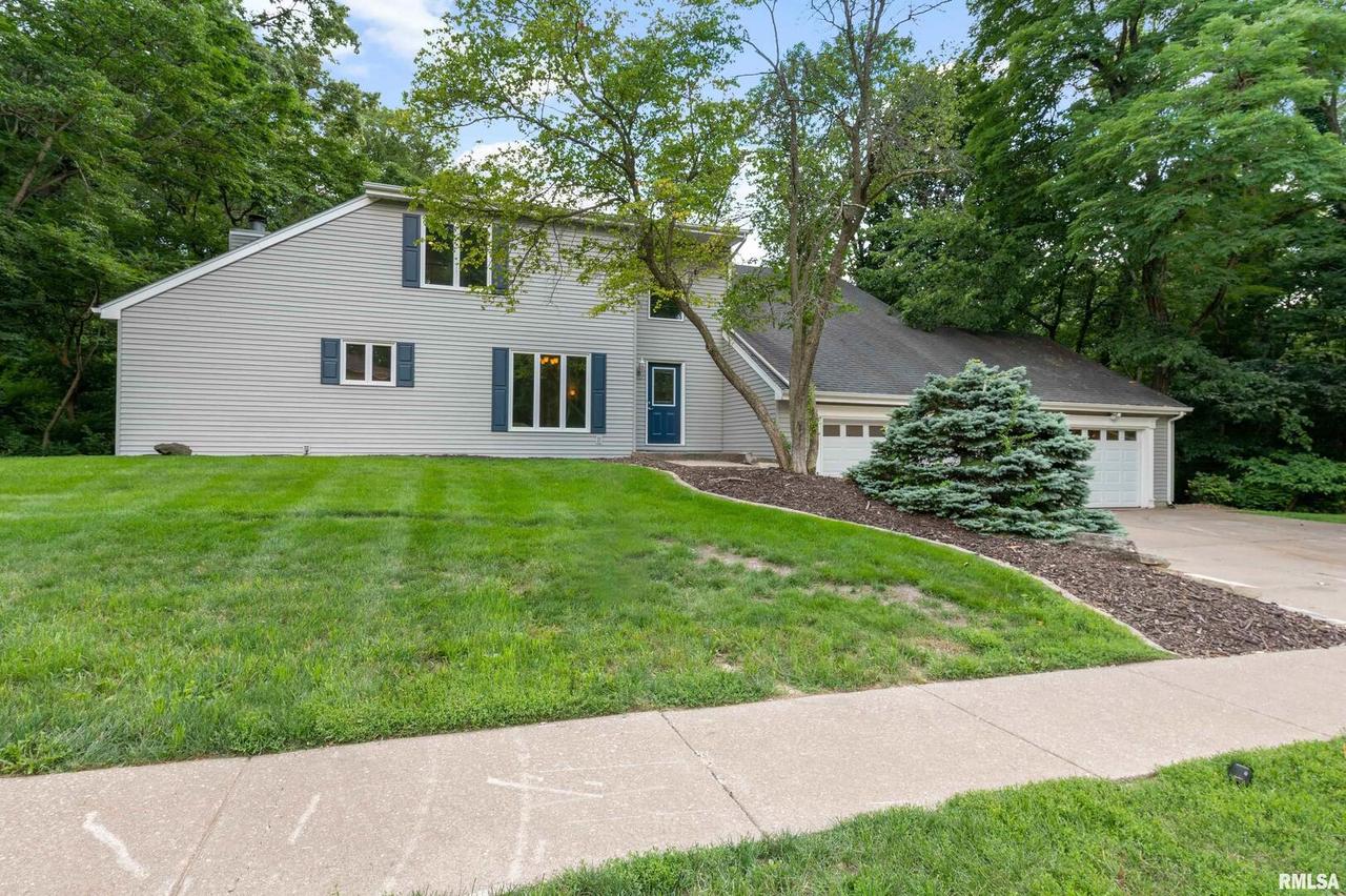 10 Wildwood Dr., Moline, IL 61265