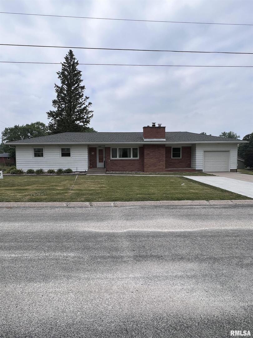 621 15th Ave., Orion, IL 61273