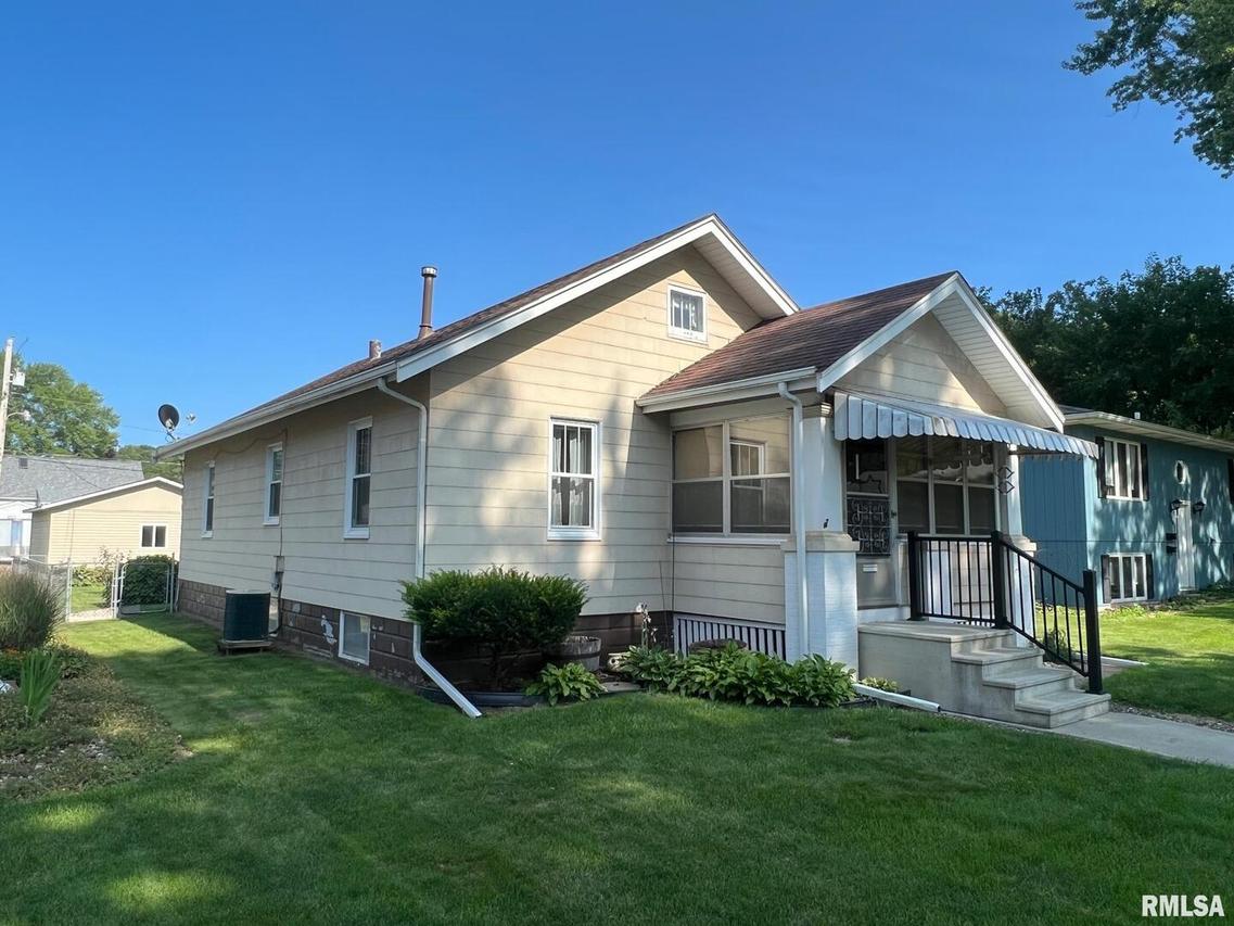422 45th St., Moline, IL 61265