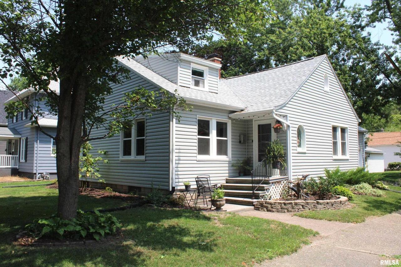 1403 21st Ave., Moline, IL 61265