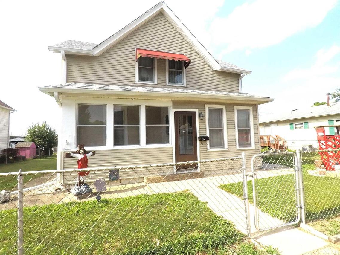 215 4th Ave., Moline, IL 61265