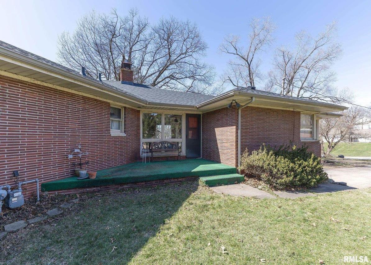 1220 34th St., Moline, IL 61265