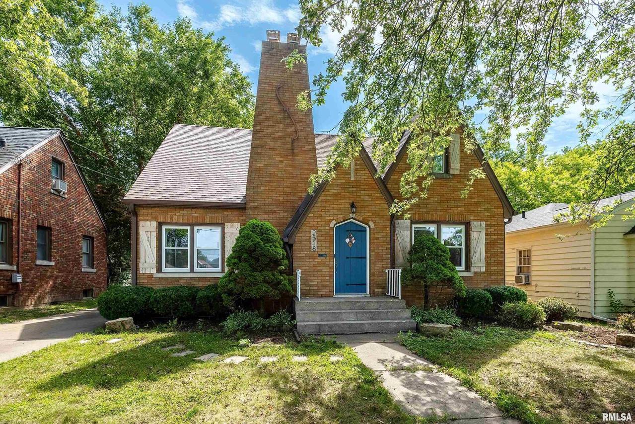 2518 30th St., Moline, IL 61265