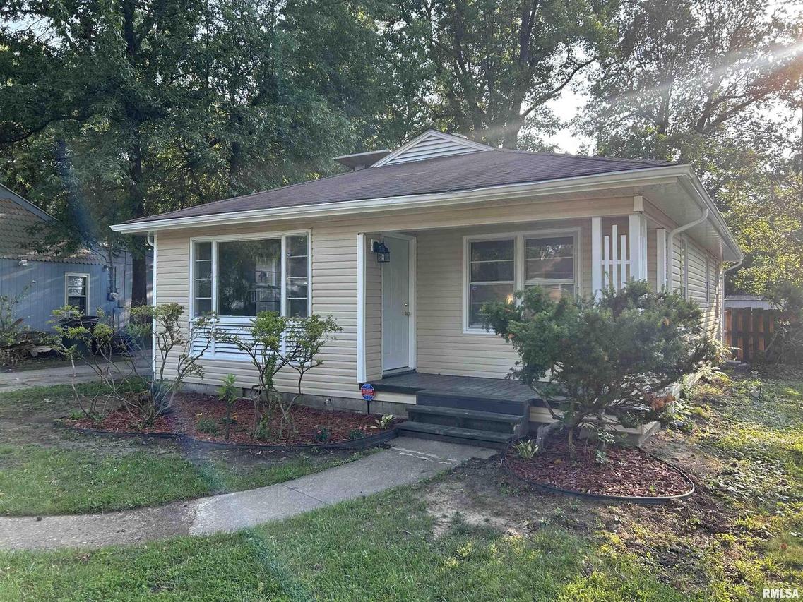 900 S Johnson Ave., Carbondale, IL 62901