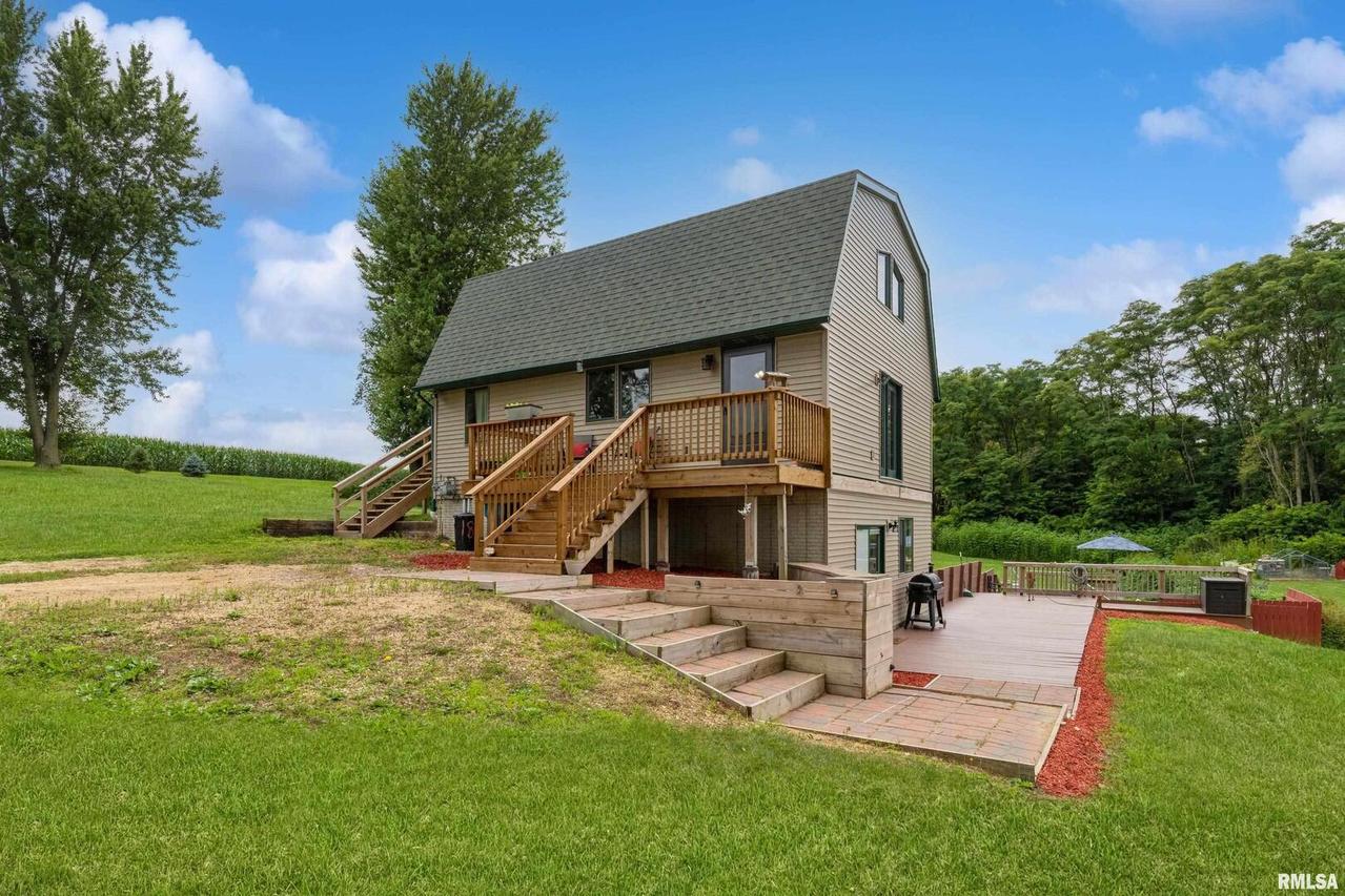 12465 Frog Pond Rd., Fulton, IL 61252