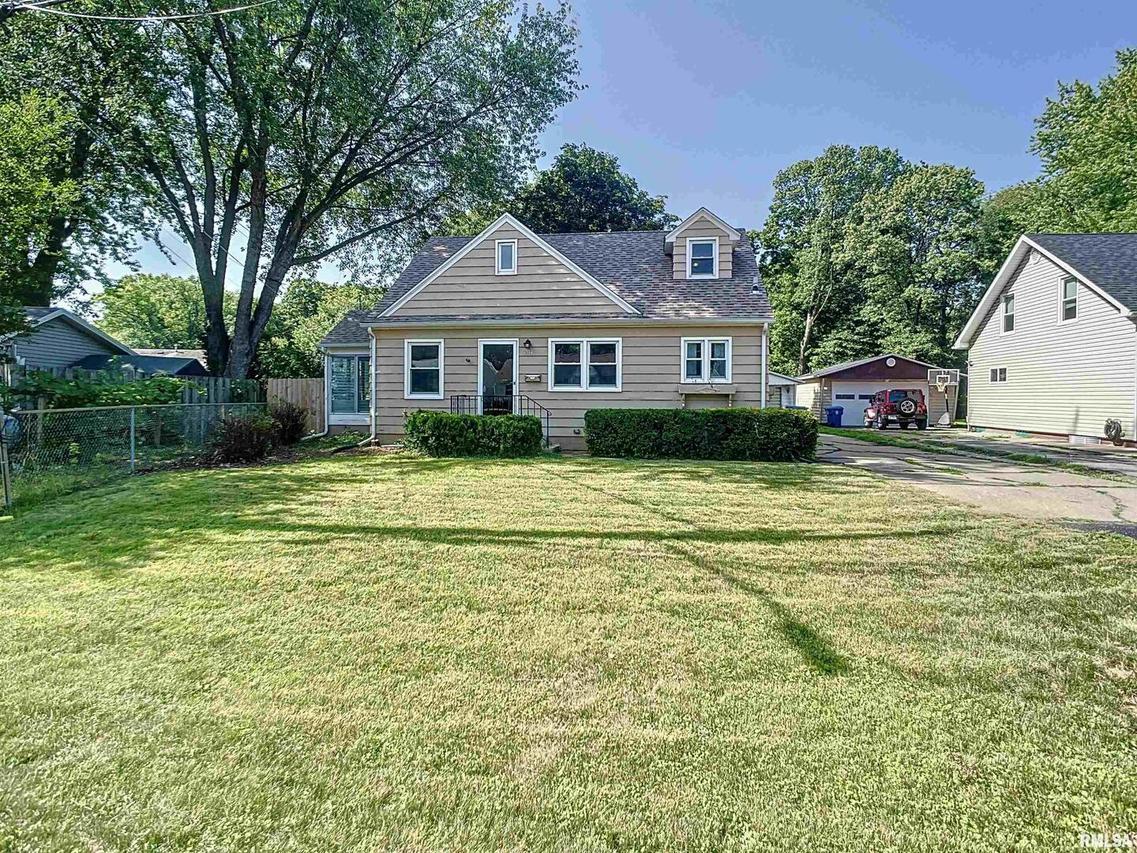 3433 2nd St., East Moline, IL 61244