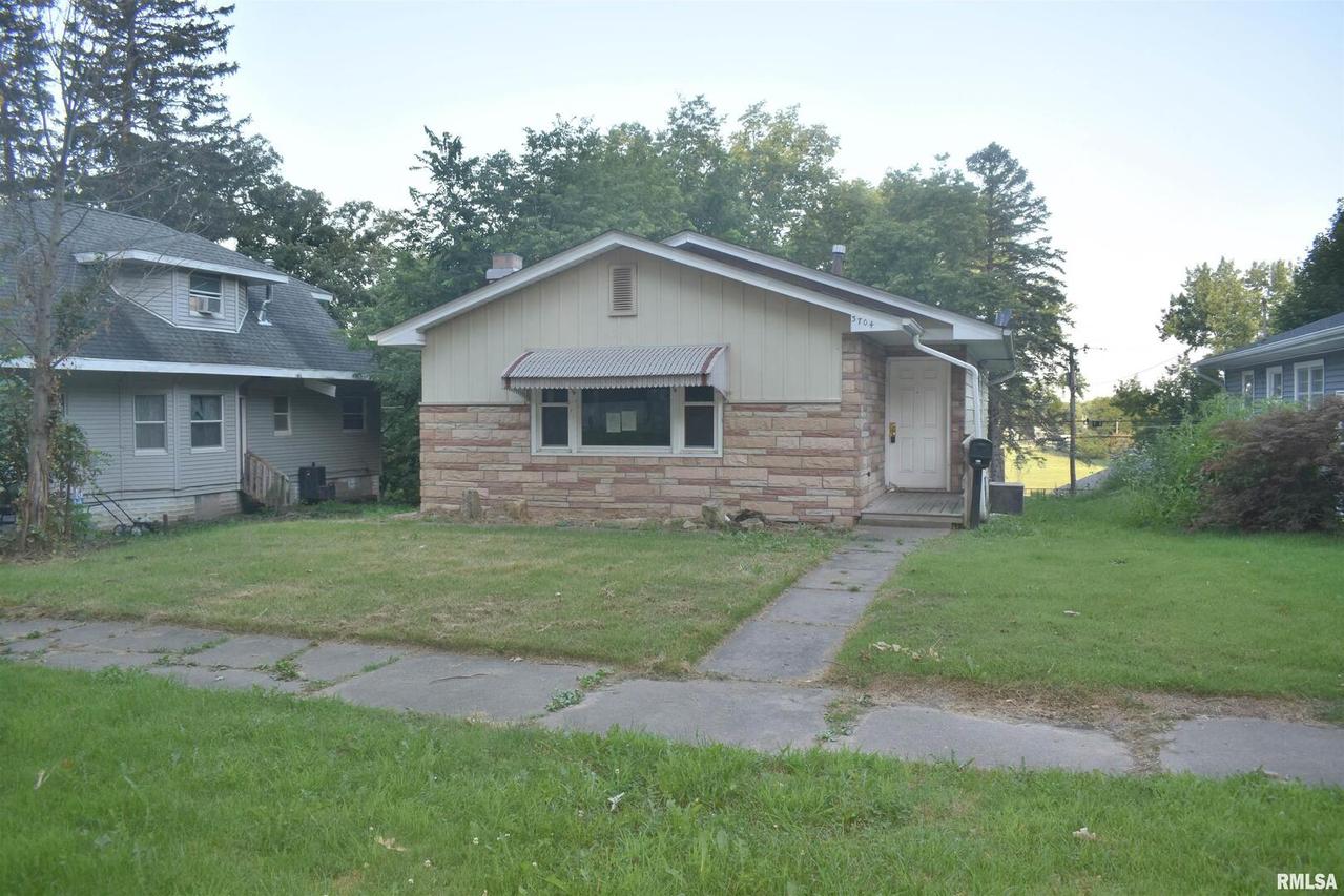 3704 12th St., Rock Island, IL 61201